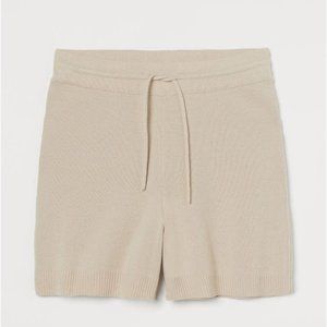 💕 2/20 💕 H&M Womans Fine-Knit Tan Shorts | Size L